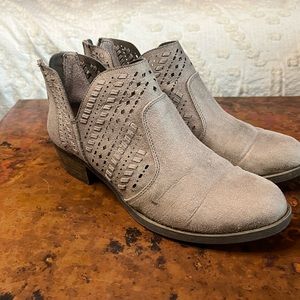 Carlos Santana Booties Size 9.5